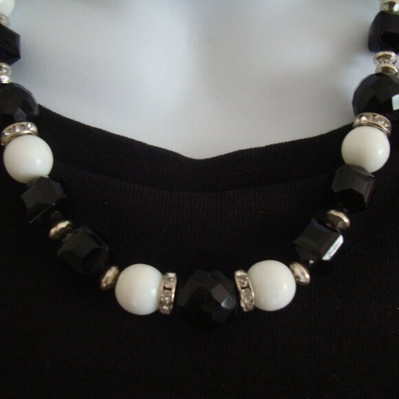 Necklace & Earrings Set White Black Beads Diamante Spacers Classic Vintage - Picture 3 of 7